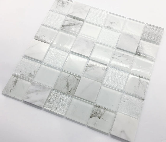 Prix ​​favorable dosseret de cuisine Back Splash carreaux de mur mosaïque de verre de forme carrée